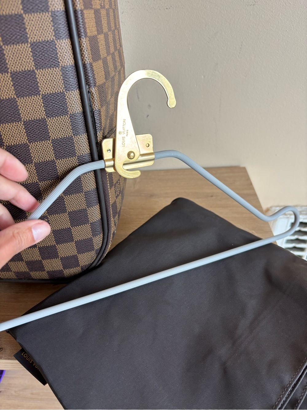 Authentic Louis Vuitton pegase 70 damier ebene suitcase w/accesories - Picture 4 of 9